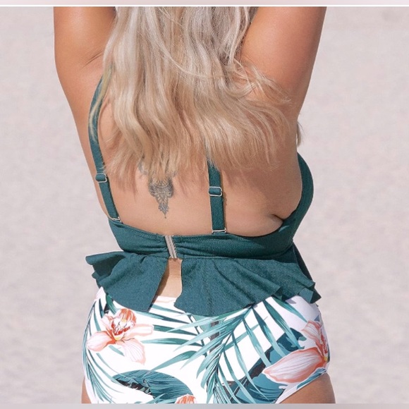 V-Neck Ruffle Hem Bikini Top - Picture 4 of 10